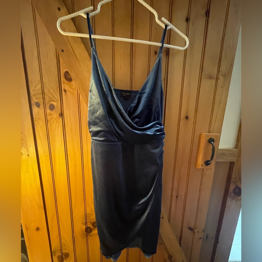 Navy blue velvet dress. Size Small. Perfect for homecoming!
